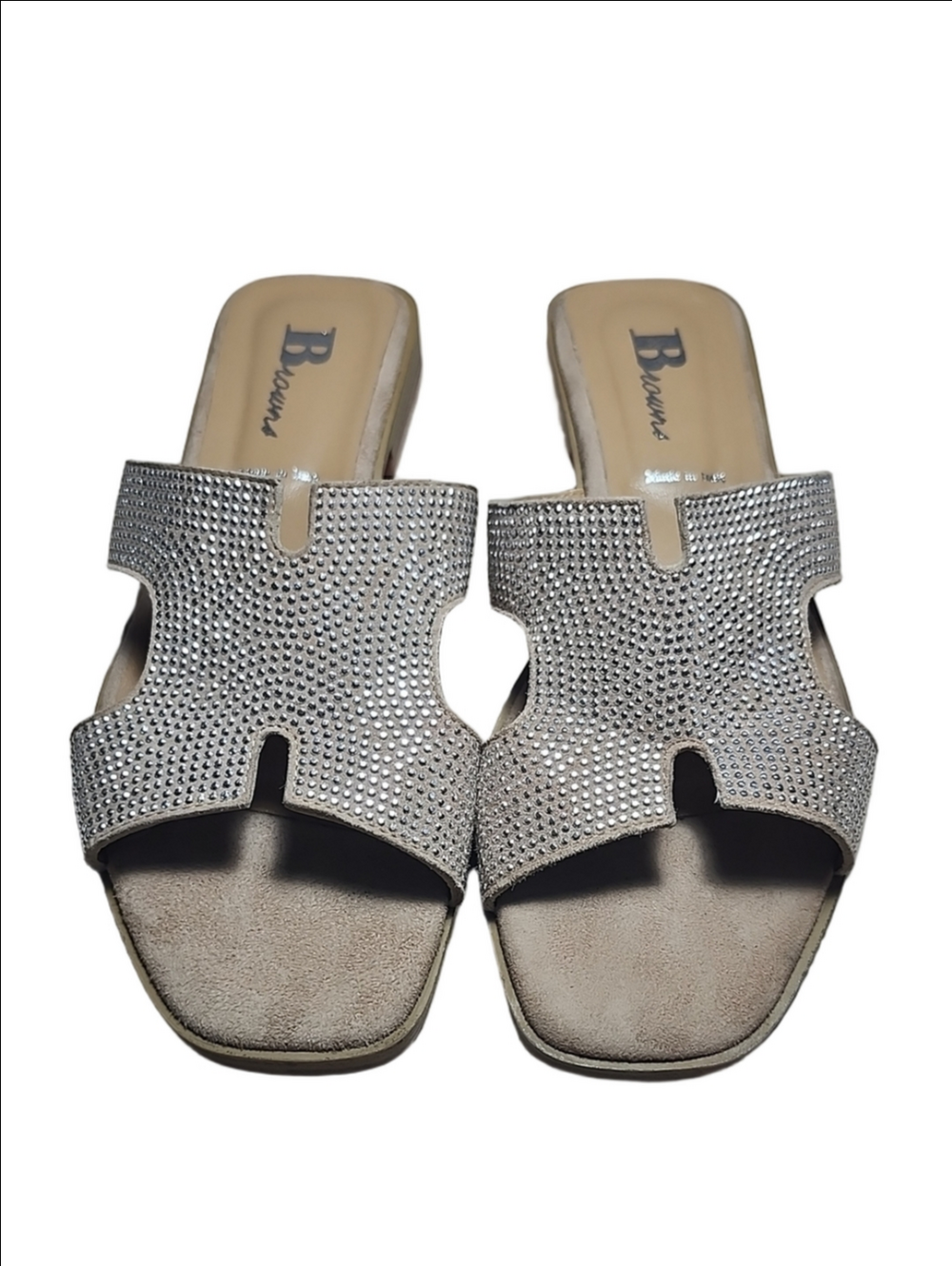 NWOT BROWNS SHOES Tan rhinestones leather flat sandals